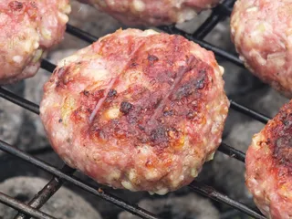 Grillowane kotlety mielone z serową nutką - 12