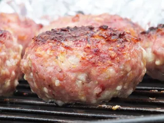 Grillowane kotlety mielone z serową nutką - 13