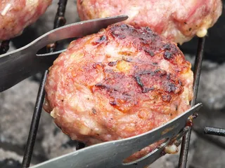 Grillowane kotlety mielone z serową nutką - 14