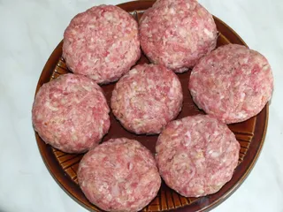 Grillowane kotlety mielone z serową nutką - 8