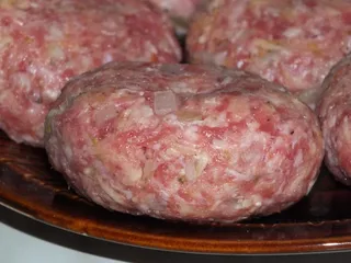 Grillowane kotlety mielone z serową nutką - 9
