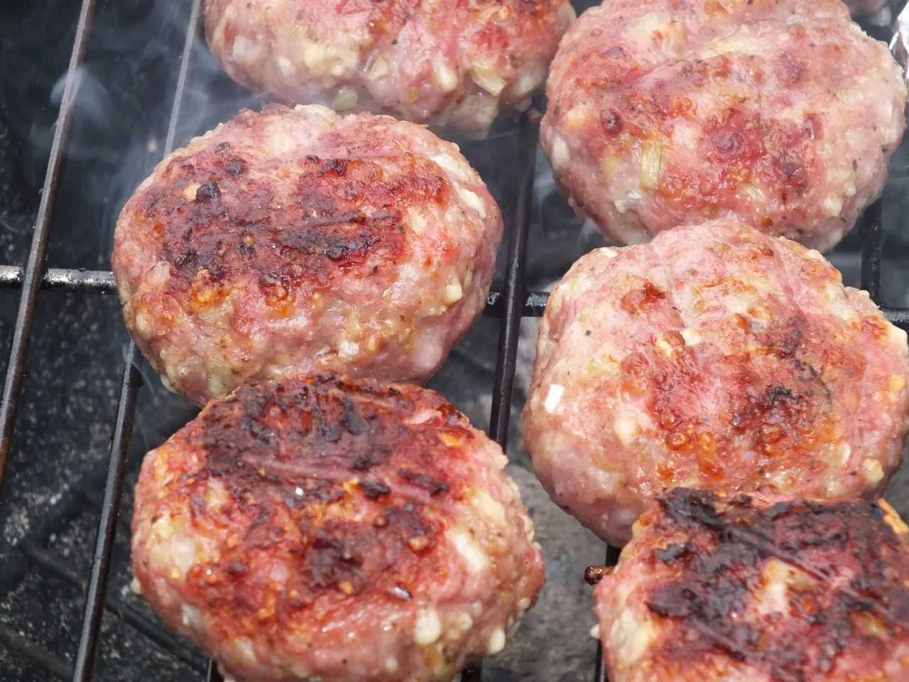 Grillowane kotlety mielone z serową nutką