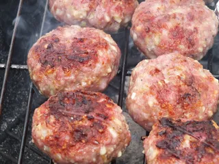Grillowane kotlety mielone z serową nutką - 10