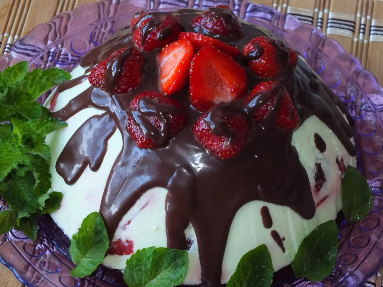 Pyszny deser z serka mascarpone i truskawek