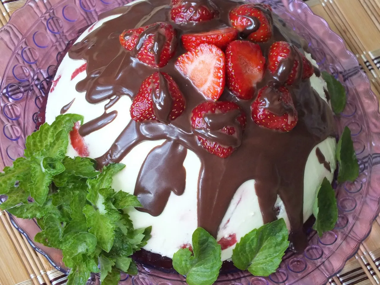 Pyszny deser z serka mascarpone i truskawek