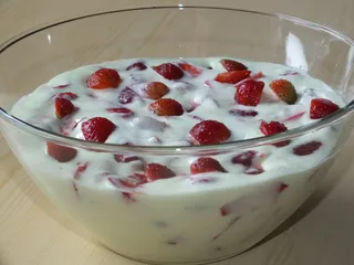 Pyszny deser z serka mascarpone i truskawek - 6