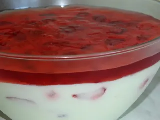Pyszny deser z serka mascarpone i truskawek - 8