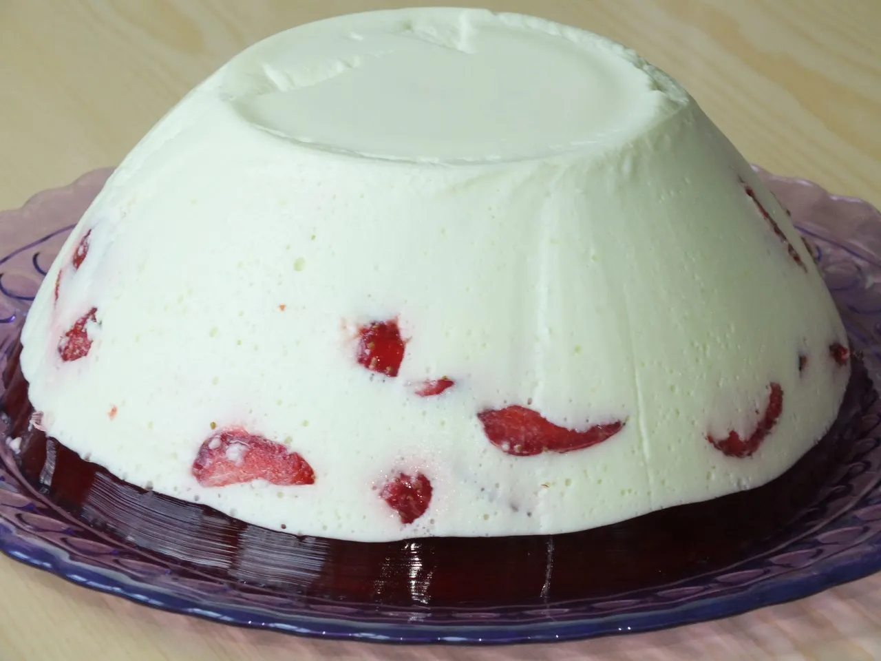 Pyszny deser z serka mascarpone i truskawek