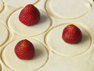 Pierogi z truskawkami - 6