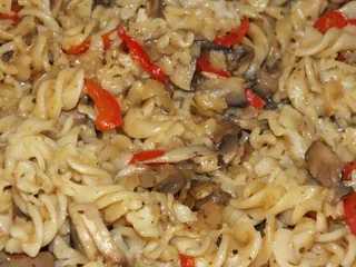 Zapiekanka makaronowa z karczkiem i pieczarkami - 2
