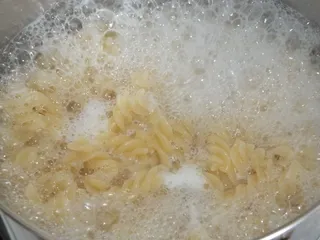 Zapiekanka makaronowa z karczkiem i pieczarkami - 3