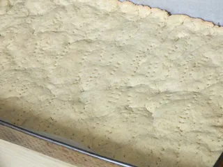 Kruche ciasto z owocową masą i puszystą pianką - 7