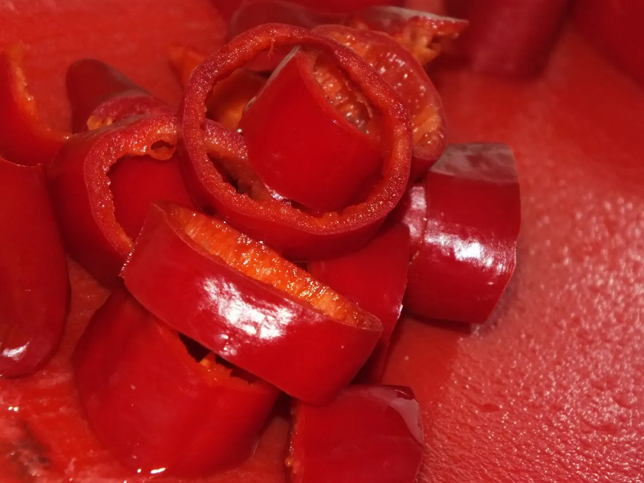Ogórki na ostro z papryką chilli