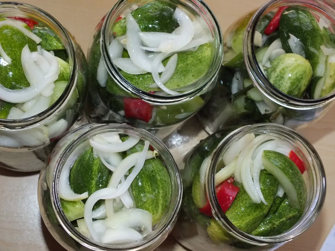 Ogórki na ostro z papryką chilli