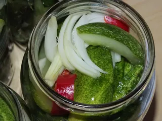 Ogórki na ostro z papryką chilli - 14