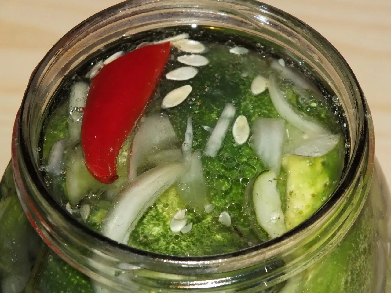 Ogórki na ostro z papryką chilli
