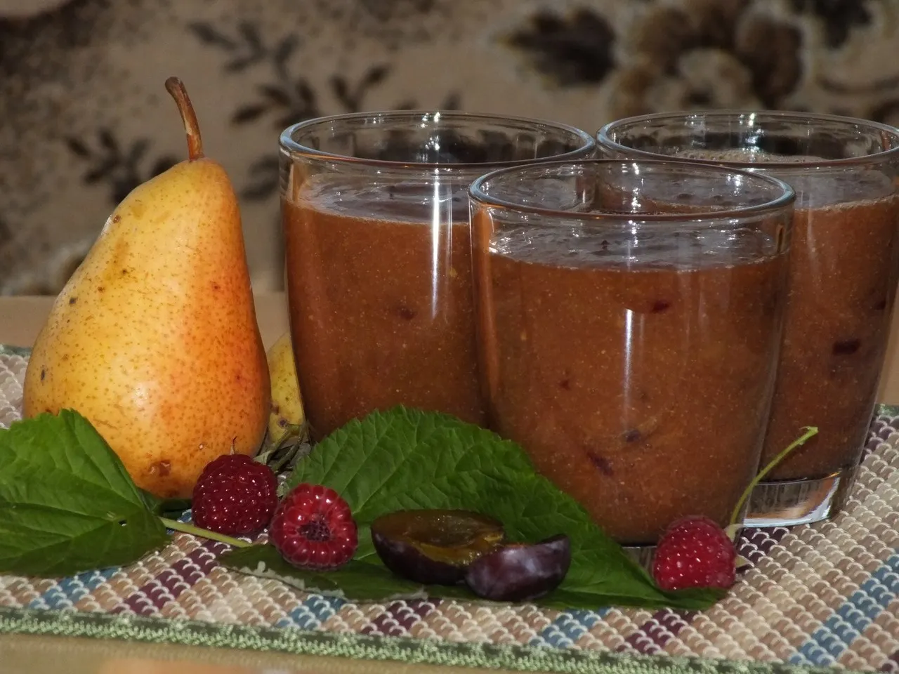 Gruszkowo-śliwkowe smoothie