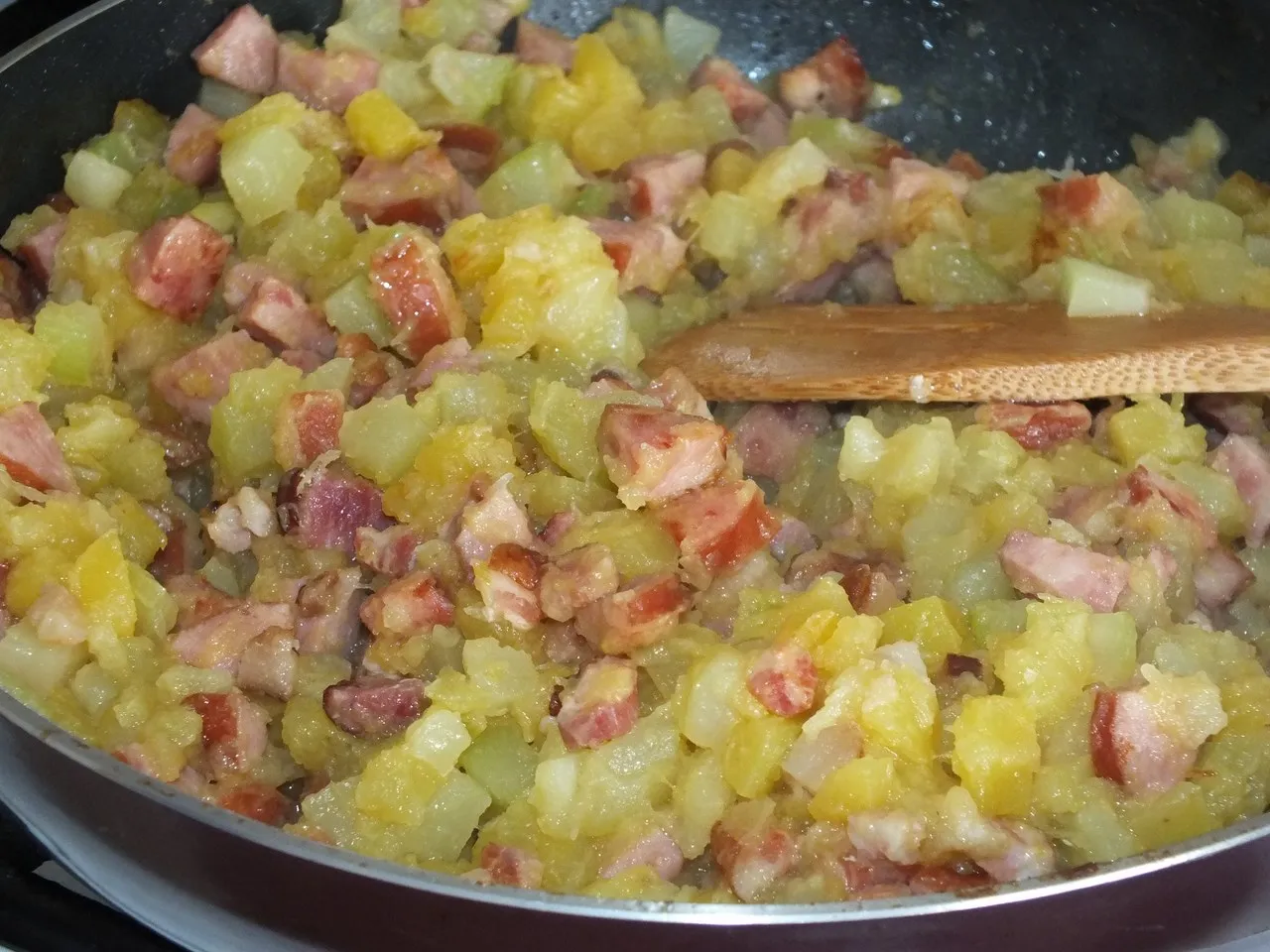 Leczo z cukinii i grzybów leśnych