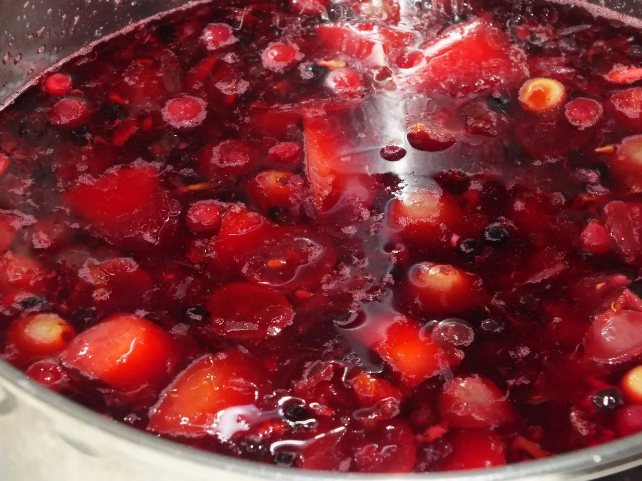 Rozgrzewający syrop winogronowy z dodatkami