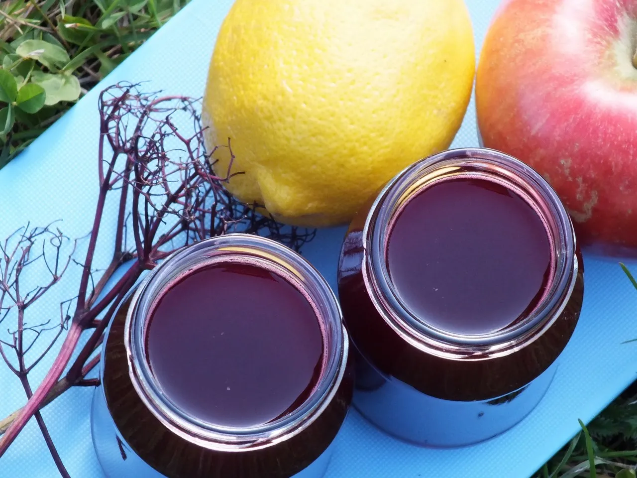 Rozgrzewający syrop winogronowy z dodatkami