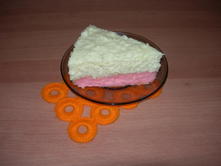 Biszkopt kolorowy z masą kokosowo-cytrynową