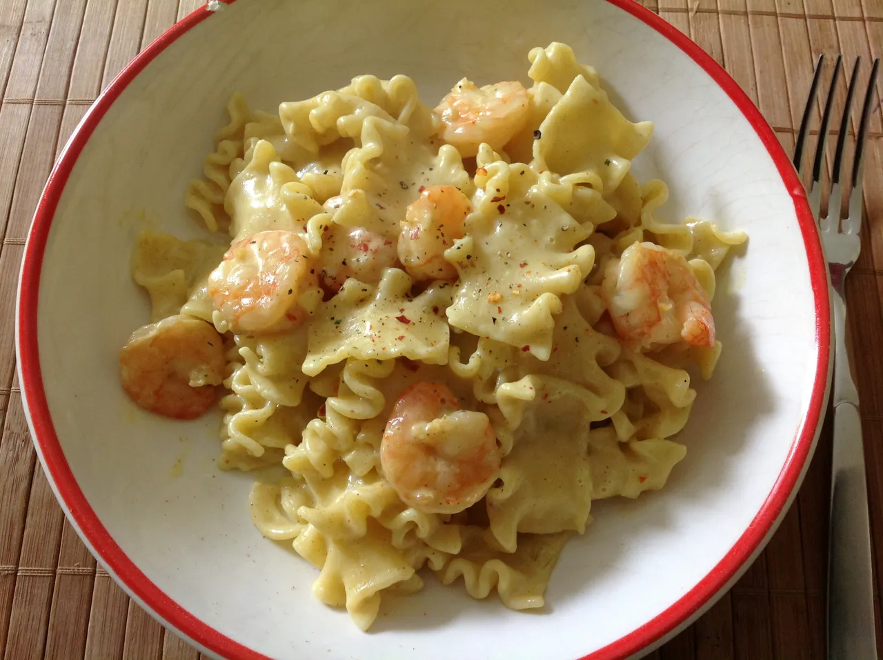 Makaron z krewetkami w sosie curry