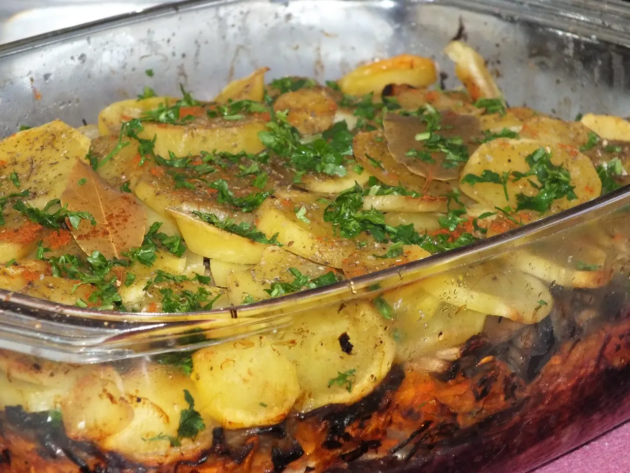 Zapiekanka ziemniaczana z marchewką i pieczarkami