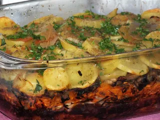 Zapiekanka ziemniaczana z marchewką i pieczarkami - 2