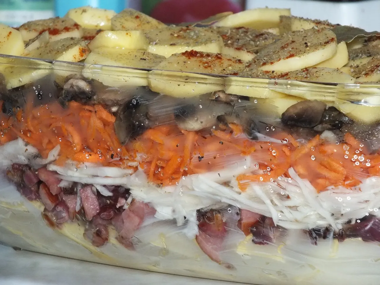 Zapiekanka ziemniaczana z marchewką i pieczarkami