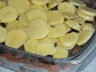 Zapiekanka ziemniaczana z marchewką i pieczarkami - 9