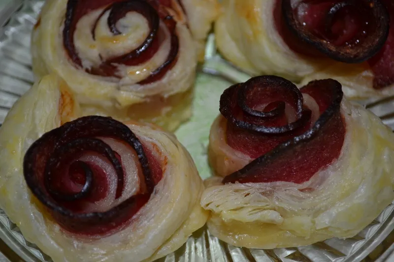 Róże z salami