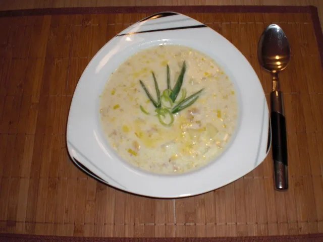 Zupa serowo-porowa z mięsem mielonym