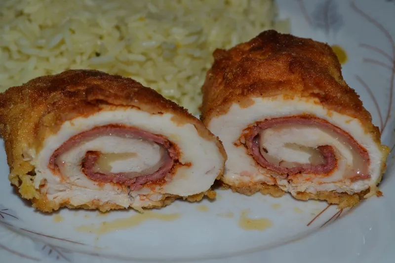 Roladki z salami i serem