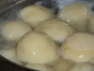 Kluski ziemniaczane z mięsnym farszem - 17