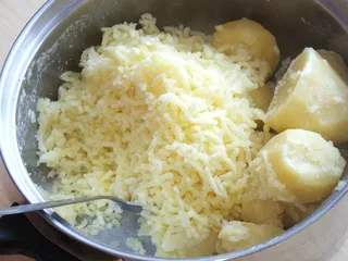 Kluski ziemniaczane z mięsnym farszem - 6