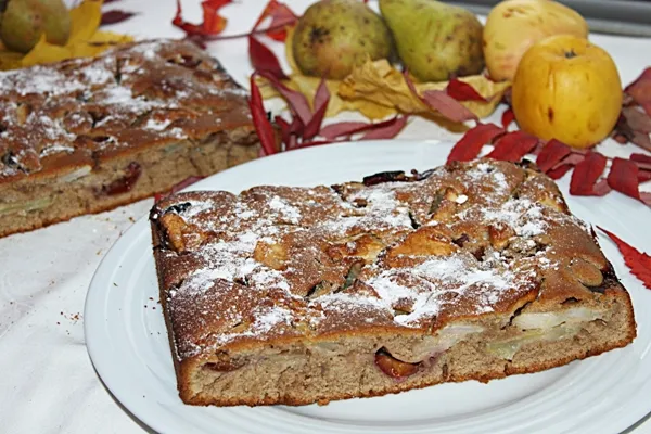 Ciasto korzenne z owocami