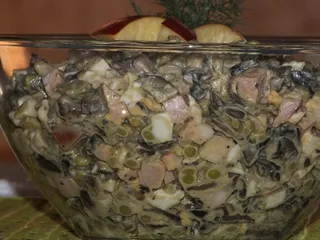 Świąteczna sałatka z pieczarek i szynki - 16