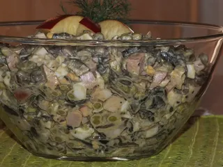 Świąteczna sałatka z pieczarek i szynki - 3