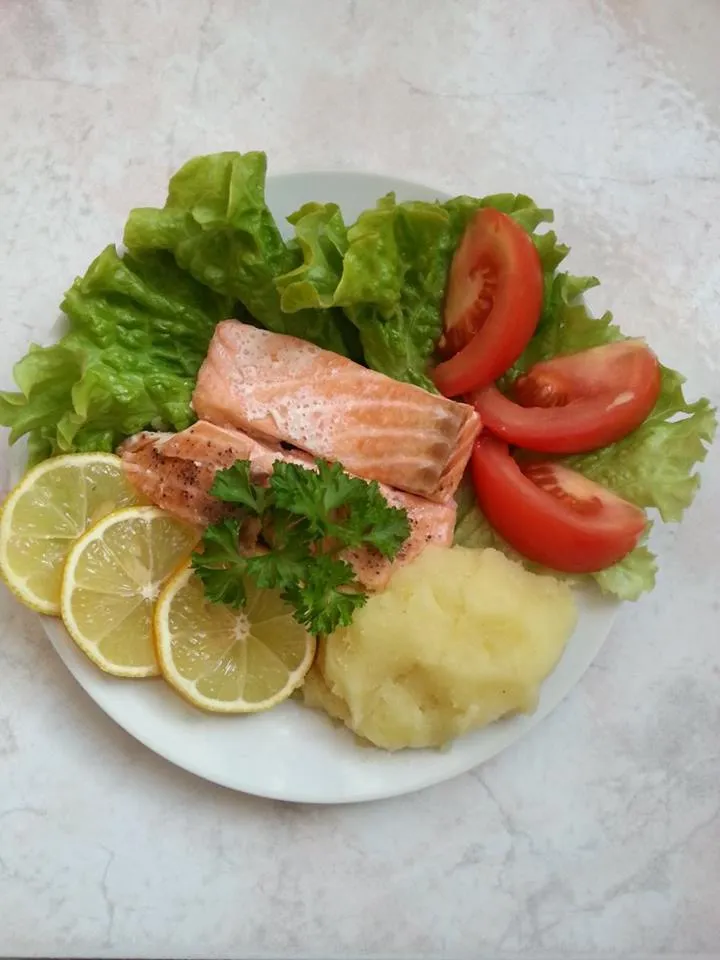 Łosoś na parze z puree ziemniaczanym