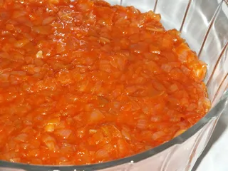 Sałatka śledziowo-pomidorowa pod serową pierzynką - 8