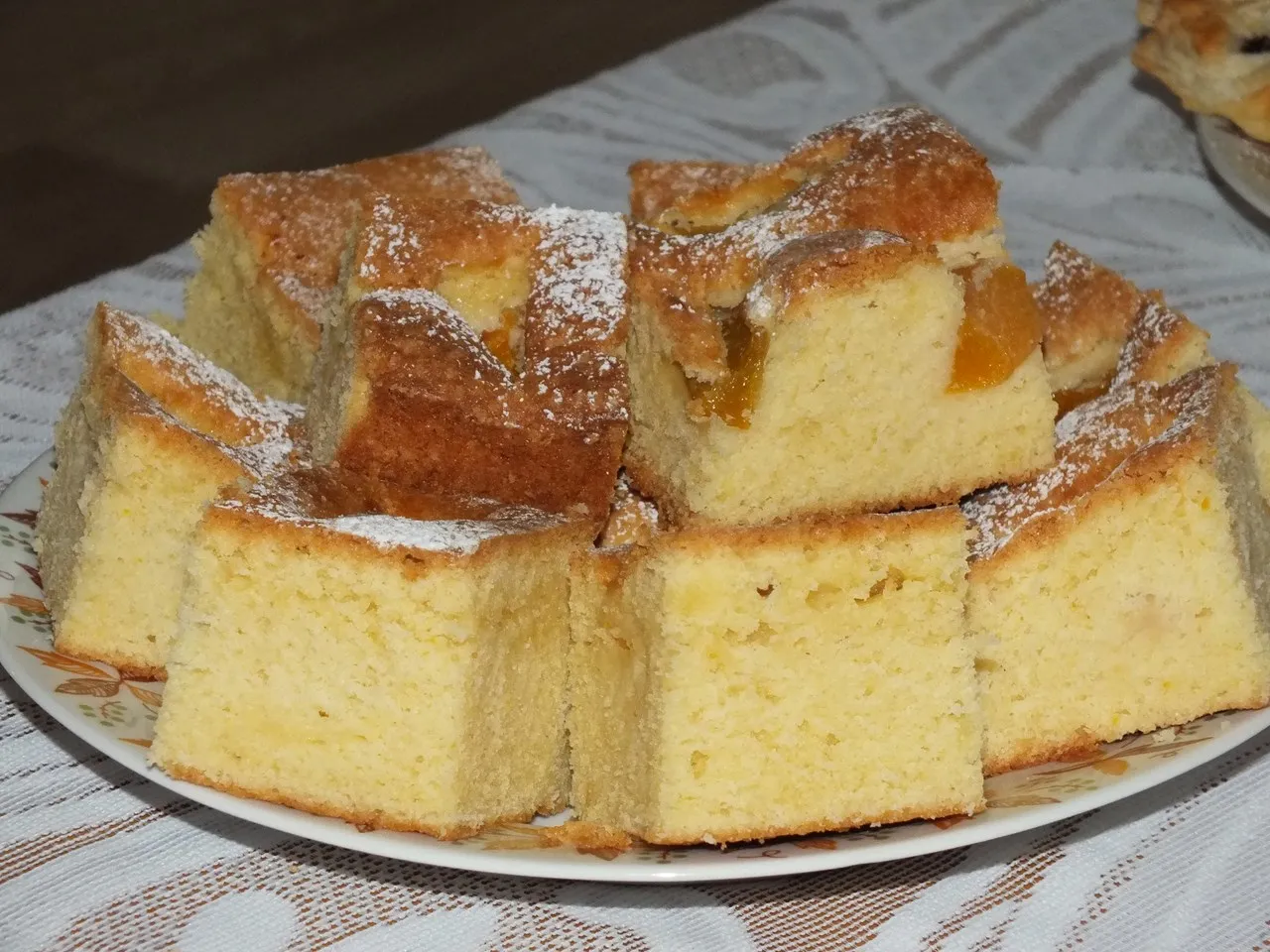 Błyskawiczne i puszyste ciasto z brzoskwiniami, które zawsze się udaje