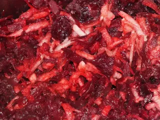 Buraczki zasmażane z jabłkiem i cebulką - 8