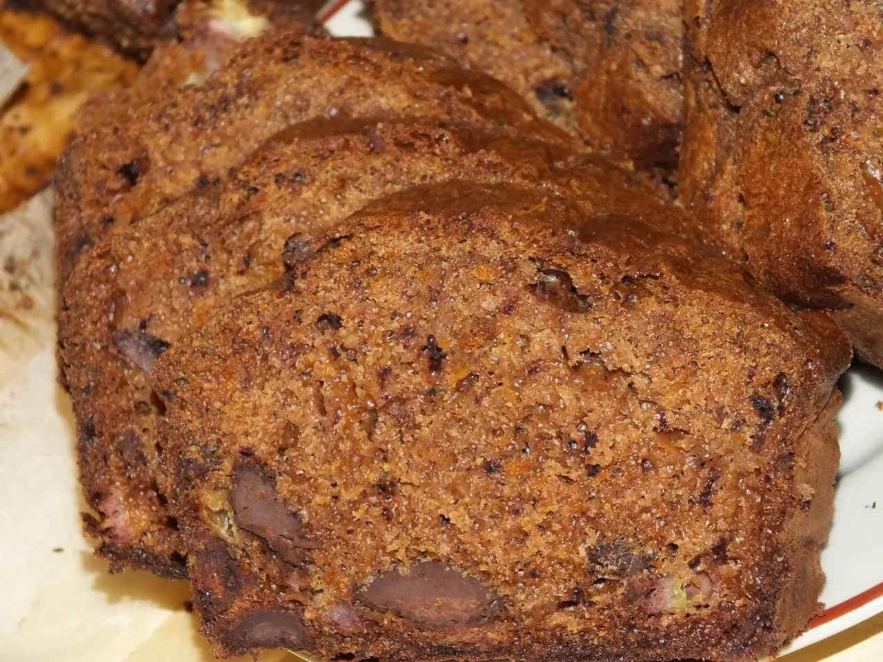 Owocowa babka z kawałkami czekolady