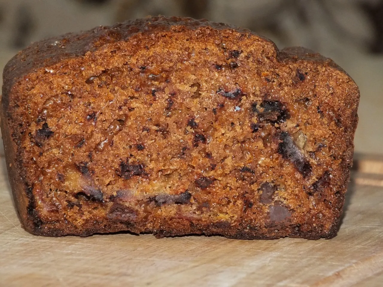 Owocowa babka z kawałkami czekolady
