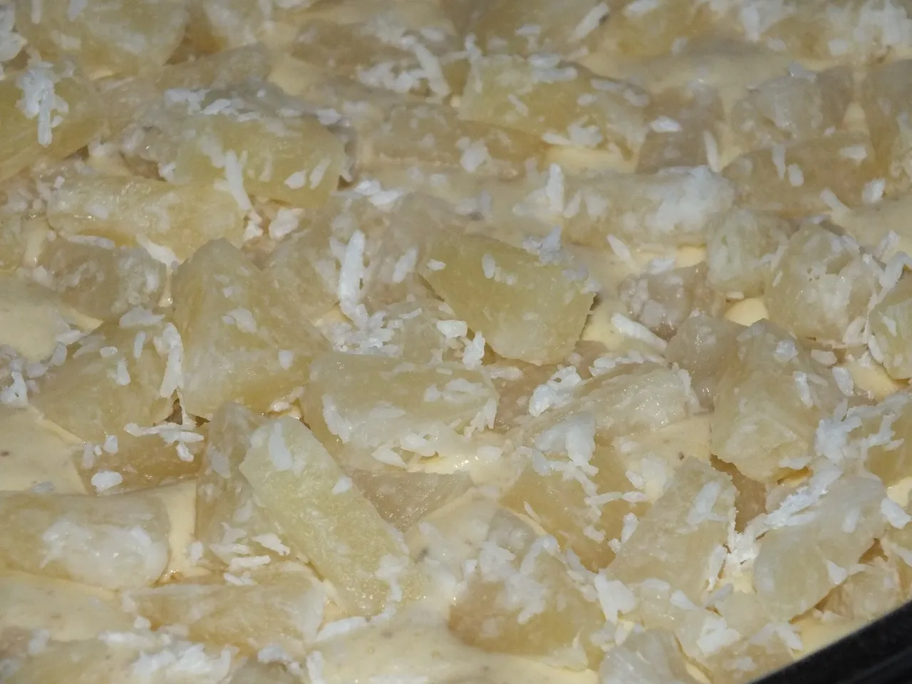 Ananasowiec z kruszonką na jogurtowo-orzechowym spodzie
