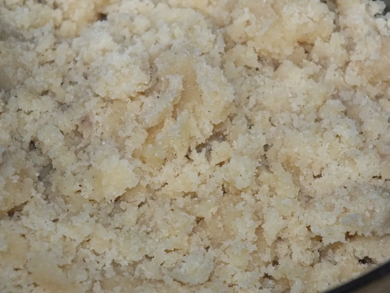 Ananasowiec z kruszonką na jogurtowo-orzechowym spodzie