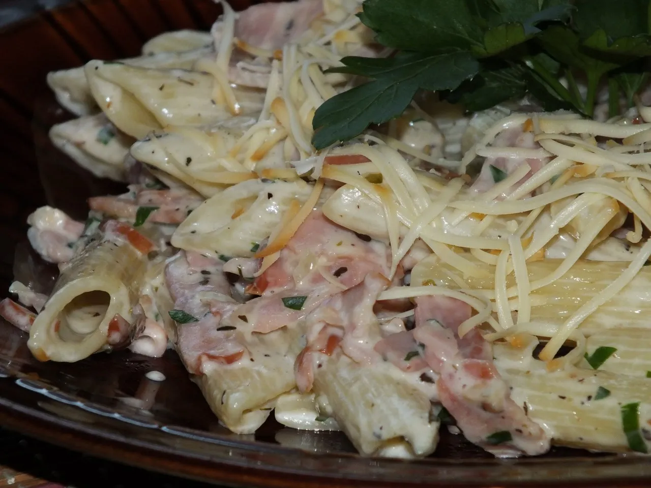Penne z szynką w śmietankowym sosie