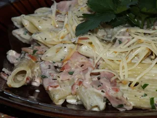 Penne z szynką w śmietankowym sosie - 1