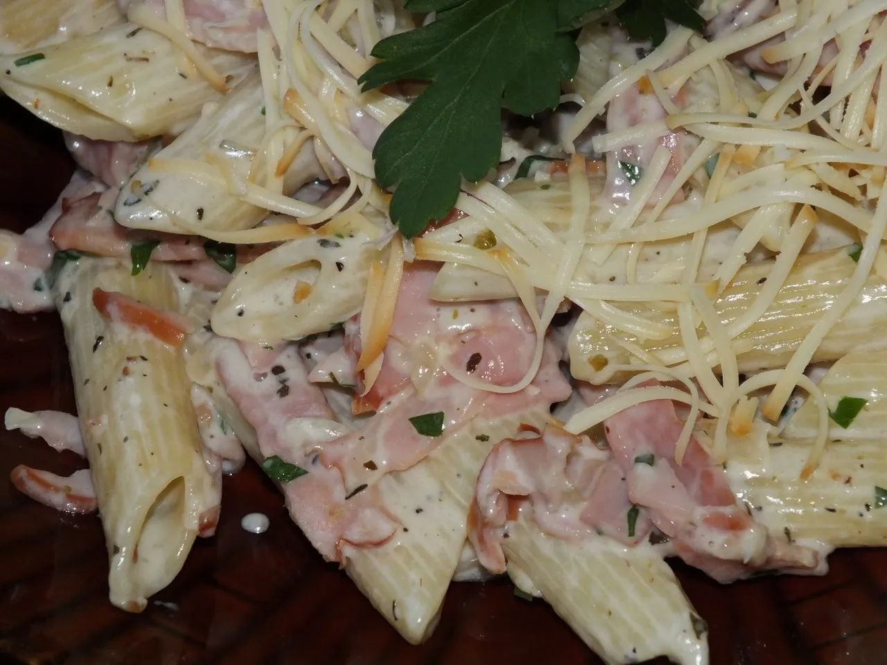 Penne z szynką w śmietankowym sosie