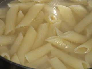 Penne z szynką w śmietankowym sosie - 9